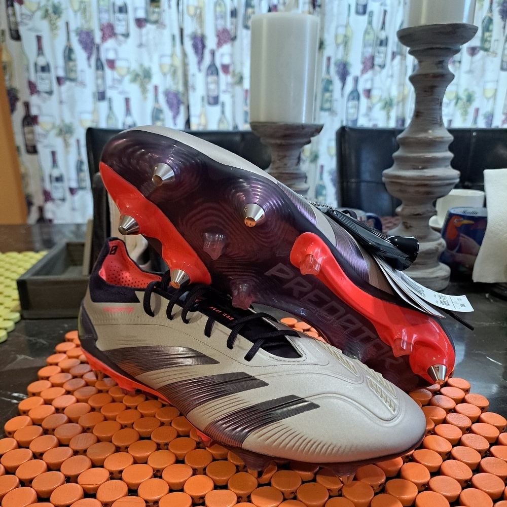 Adidas pradator Elite SG Mens Size 10.5 NEW